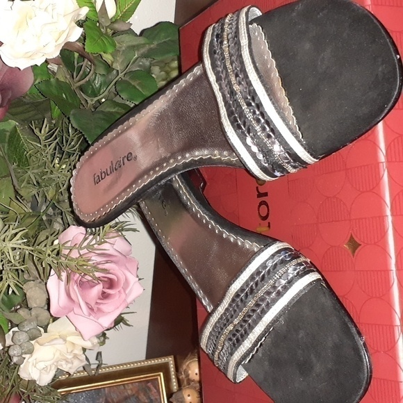 Sequins for a CRUISE or Dinner Date? 1" heel By Fabulare! 9M - Picture 1 of 8